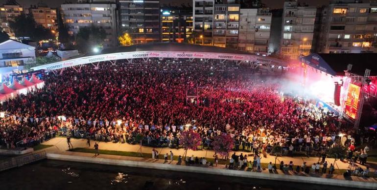 Antalya'da Simge Sağın rüzgarı! 'Bu hoş kalabalıkla buluşmaktan büyük memnunluk duyuyorum' 2 antalyada simge sagin ruzgari bu hos kalabalikla bulusmaktan buyuk memnunluk duyuyorum 0 4iqZlERv