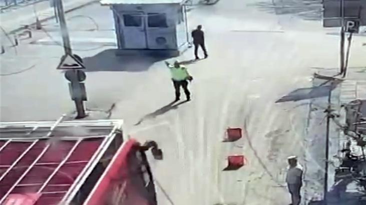 Aracı polisin üzerine sürmüştü! CHP otobüsünün sürücüsünün cezası muhakkak oldu 1 araci polisin uzerine surmustu chp otobusunun surucusunun cezasi muhakkak oldu 1VVueudr