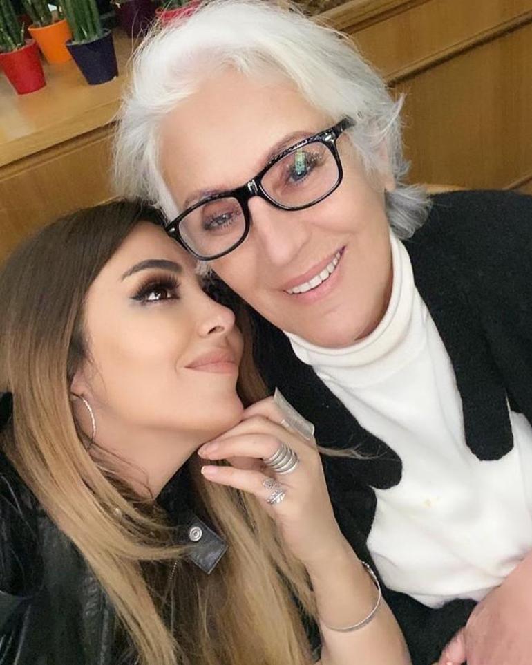 Aslı Hünel'in annesi hayatını kaybetti! 'Tarifi olmayan bir acı içindeyiz' 3 asli hunelin annesi hayatini kaybetti tarifi olmayan bir aci icindeyiz 1 VKwb7zVw