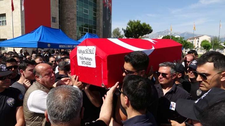 Babalarına, üniformasını giyerek veda ettiler! Gözyaşları sel oldu 4 babalarina uniformasini giyerek veda ettiler gozyaslari sel oldu 2 5gaApwCA