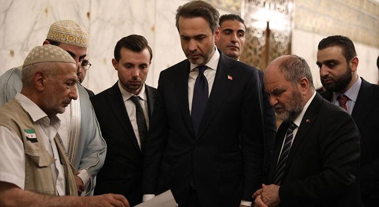 Bakan Bayraktar Şam'da Emevi Mescidi'ni ziyaret etti 2 bakan bayraktar samda emevi mescidini ziyaret etti 0 GpzkhNy6