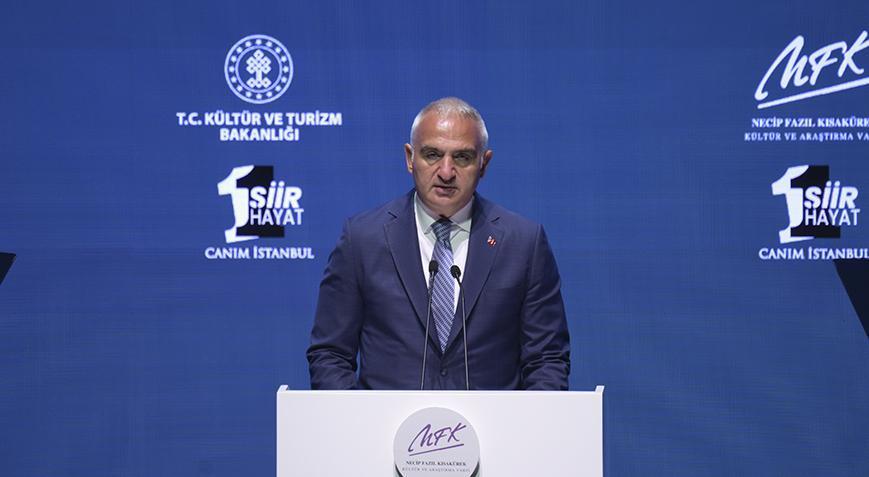 Bakan Ersoy, Bir Şiir Bir Hayat Canım İstanbul standının açılışında açıklamalarda bulundu