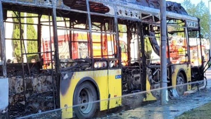 basaksehirde iett otobusu alev alev yandi paDWFv2Y