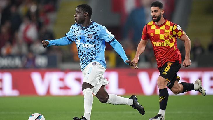 Başakşehir'de Olivier Kemen'e Beşiktaş talip! 1 basaksehirde olivier kemene besiktas talip UBbmIrd6