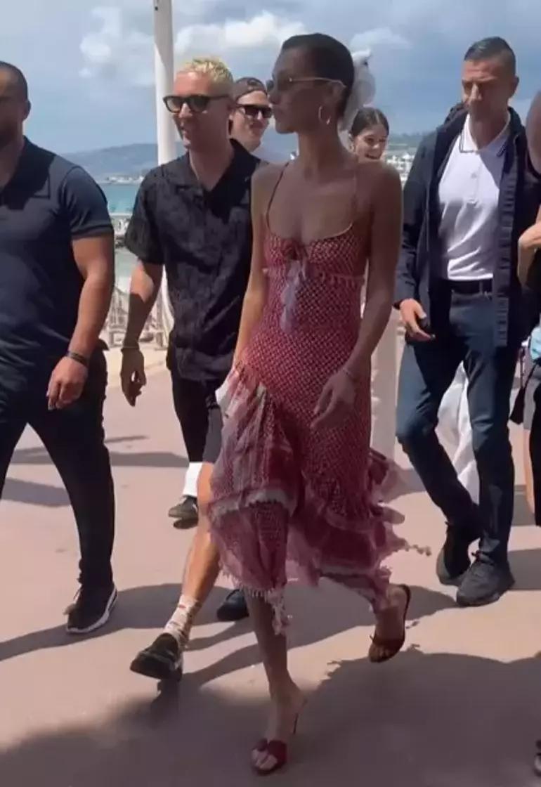 Bella Hadid'in duygusal anları! Filistinli hayranını teselli etti 2 bella hadidin duygusal anlari filistinli hayranini teselli etti 0 LpPKlSqL