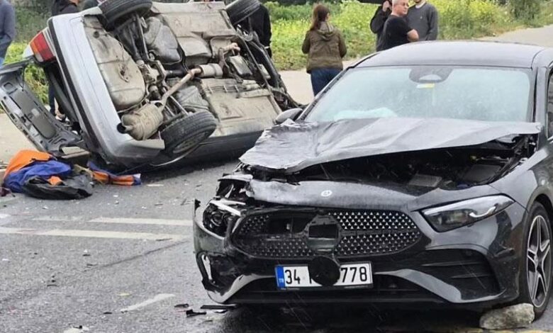 Beylikdüzü'nde feci kaza! Evvel aykırı şeride daldı, akabinde 2 araca çarptı 1 beylikduzunde feci kaza evvel aykiri seride daldi akabinde 2 araca carpti 1ps1NwKW