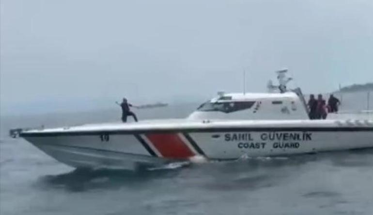 Bir anda vapurdan düştü! İstanbul'da gruplar 10 yaşındaki kız için seferber oldu 2 bir anda vapurdan dustu istanbulda gruplar 10 yasindaki kiz icin seferber oldu 0 FsDzOhEJ