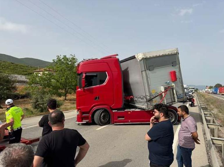 Bir arı yüzlerce kişiyi yolda bıraktı! İstanbul Bursa karayolu kapandı 3 bir ari yuzlerce kisiyi yolda birakti istanbul bursa karayolu kapandi 1 Vz3GgsSh