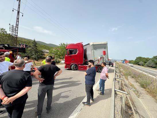 Bir arı yüzlerce kişiyi yolda bıraktı! İstanbul Bursa karayolu kapandı 12 bir ari yuzlerce kisiyi yolda birakti istanbul bursa karayolu kapandi 10 7s8E9d48