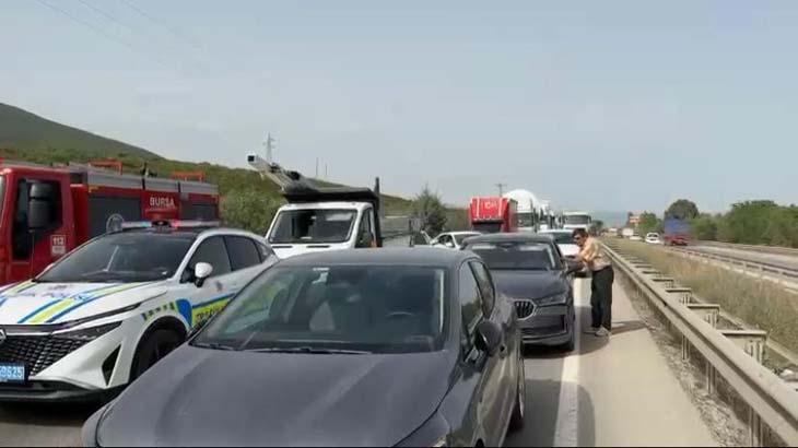 Bir arı yüzlerce kişiyi yolda bıraktı! İstanbul Bursa karayolu kapandı 7 bir ari yuzlerce kisiyi yolda birakti istanbul bursa karayolu kapandi 5 GUdkJOKp