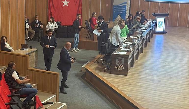 Bodrum'da olağan meclis toplantısında kendilerine kelam verilmeyen AK Partililer salonu terk etti 2 bodrumda olagan meclis toplantisinda kendilerine kelam verilmeyen ak partililer salonu terk etti 0 MIRpcJLg