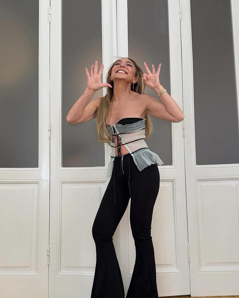 'Bu nasıl 50 bu türlü?' Ziynet Sali'nin yeni yaş günü fotoğrafları Instagram'ı salladı 2 bu nasil 50 bu turlu ziynet salinin yeni yas gunu fotograflari instagrami salladi 0 gvFAFXOR