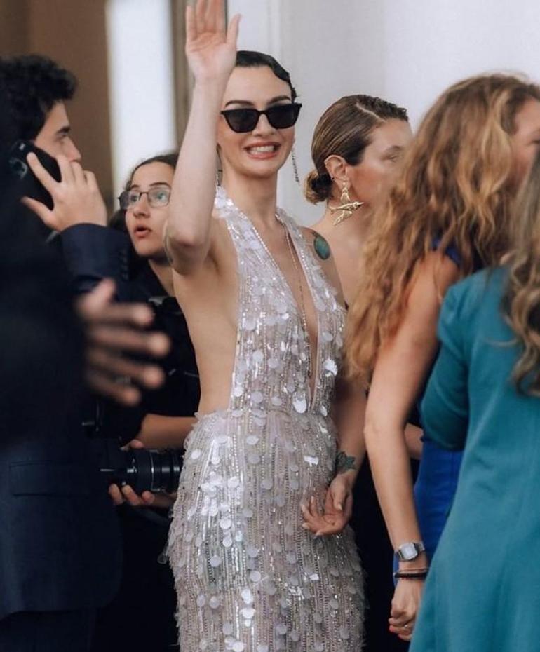 'Cannes' üslubu olay oldu! Tekçe Akalay kırmızı halıda büyüledi 4 cannes uslubu olay oldu tekce akalay kirmizi halida buyuledi 2 MJB3dTUb