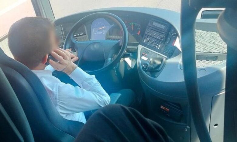 Cep telefonu ile konuşan otobüs sürücüsüne büyük şok! 1 cep telefonu ile konusan otobus surucusune buyuk sok esUhi5wy