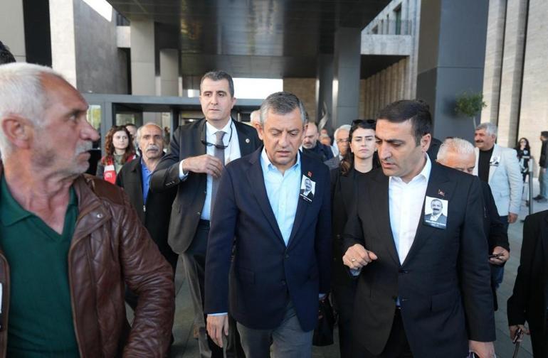 CHP Lideri Özgür Özel'e saldıran şüphelinin yeni sözü ortaya çıktı! İşte hesabındaki para... 2 chp lideri ozgur ozele saldiran suphelinin yeni sozu ortaya cikti iste hesabindaki para 0 uFEcJzrj
