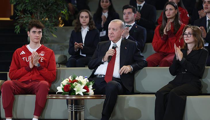 Cumhurbaşkanı Erdoğan, gençler ve ulusal atletlerle bir ortaya geldi 2 cumhurbaskani erdogan gencler ve ulusal atletlerle bir ortaya geldi 0 KRmmPquT