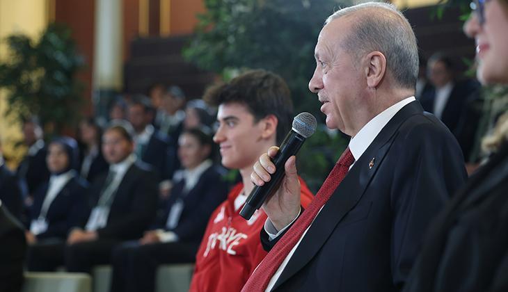 Cumhurbaşkanı Erdoğan, gençler ve ulusal atletlerle bir ortaya geldi 3 cumhurbaskani erdogan gencler ve ulusal atletlerle bir ortaya geldi 1 8mktqsDI