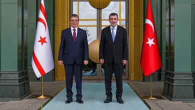 cumhurbaskani yardimcisi yilmaz kktc basbakani ile gorustu 9qbrsImp