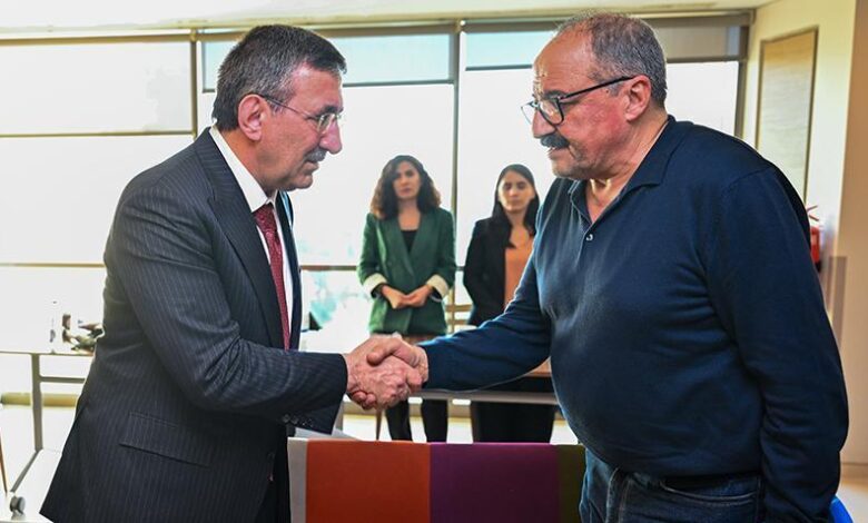 Cumhurbaşkanı Yardımcısı Yılmaz'dan Sırrı Süreyya Lider için taziye ziyareti 1 cumhurbaskani yardimcisi yilmazdan sirri sureyya lider icin taziye ziyareti JSvuVRW6