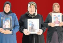 dem parti binasi onunde evlat nobetindeki anneler milliyete konustu anneler gununde evladimiza kavusalim zvbWwG32