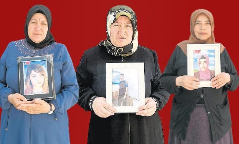 DEM Parti binası önünde evlat nöbetindeki anneler Milliyet’e konuştu: ‘Anneler Günü’nde evladımıza kavuşalım’ 1 dem parti binasi onunde evlat nobetindeki anneler milliyete konustu anneler gununde evladimiza kavusalim zvbWwG32