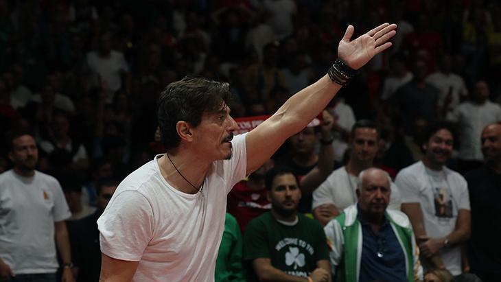 Dimitrios Giannakopoulos, Fenerbahçe Beko maçında çılgına döndü! Skandal el hareketi 3 dimitrios giannakopoulos fenerbahce beko macinda cilgina dondu skandal el hareketi 1 3rdcy3zP
