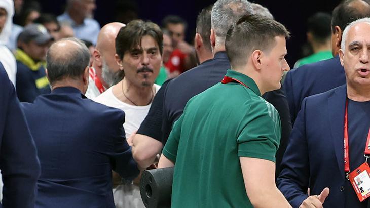 Dimitrios Giannakopoulos, Fenerbahçe Beko maçında çılgına döndü! Skandal el hareketi 5 dimitrios giannakopoulos fenerbahce beko macinda cilgina dondu skandal el hareketi 3 wH96VCCY
