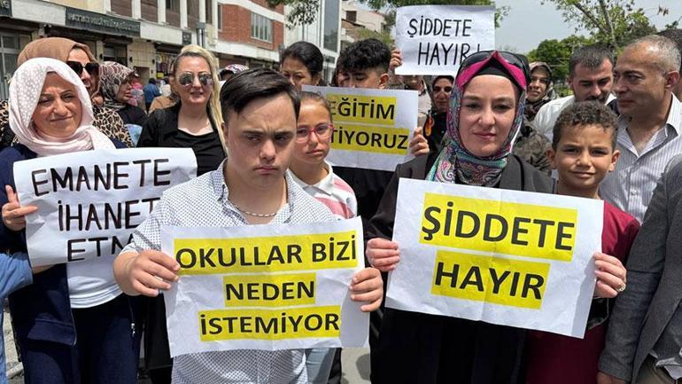 Down sendromlu öğrencisini sandalyeden düşürdü! Öğretmen hakkında suç duyurusu 2 down sendromlu ogrencisini sandalyeden dusurdu ogretmen hakkinda suc duyurusu 0 5WcPgVp7