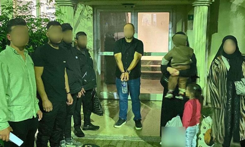 Durdurulan araçtan 9 kaçak göçmen çıktı 1 durdurulan aractan 9 kacak gocmen cikti xZdLBsyX