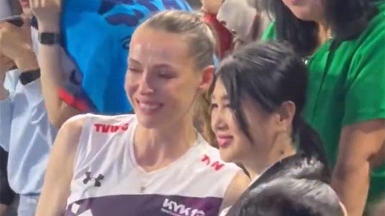 Eda Fazilet gözyaşlarını tutamadı! Kim Yeon Koung All Star maçına damga vurdu 4 eda fazilet gozyaslarini tutamadi kim yeon koung all star macina damga vurdu 2
