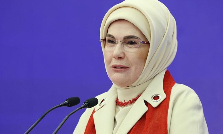 Emine Erdoğan: Sanatlarımızın eriyip gitmelerine müsaade vermemeliyiz 1 emine erdogan sanatlarimizin eriyip gitmelerine musaade vermemeliyiz txChUlCX