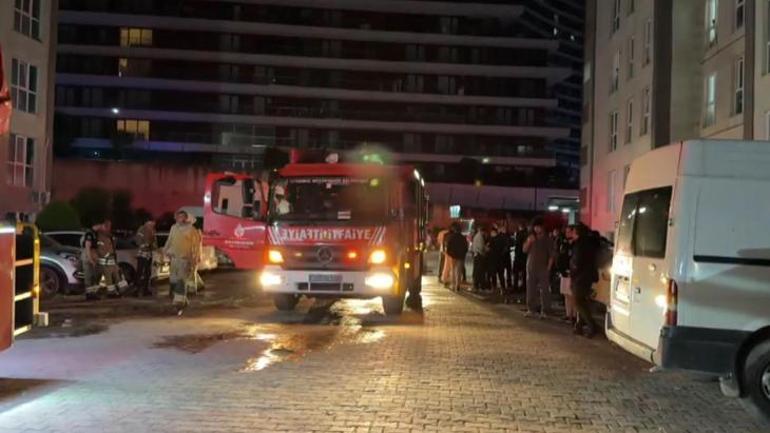 Esenyurt'ta sitede yangın! 8'inci kattan atlayan bayan hastaneye kaldırıldı 4 esenyurtta sitede yangin 8inci kattan atlayan bayan hastaneye kaldirildi 2 FymWPGWc