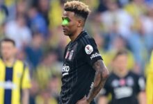 fenerbahce besiktas derbisinde lazer tutan taraftar gozaltina alindi QAIHhMJh