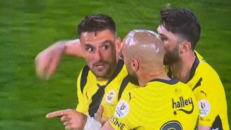 Fenerbahçe'de Dusan Tadic ve Anderson Talisca tartıştı! Çılgına döndü 2 fenerbahcede dusan tadic ve anderson talisca tartisti cilgina dondu 0 uBRyiZXT