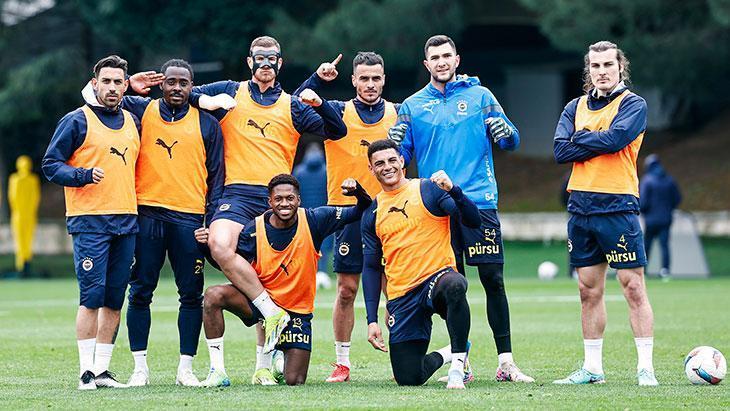 Fenerbahçe'de sürpriz ayrılık! Yıldız futbolcu eşyalarını topladı 1 fenerbahcede surpriz ayrilik yildiz futbolcu esyalarini topladi lWv9Cb9p