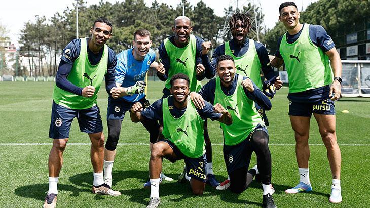 Fenerbahçe'de yıldız futbolcunun bileti kesildi! Yollar ayrılıyor 1 fenerbahcede yildiz futbolcunun bileti kesildi yollar ayriliyor HlNTwCF8