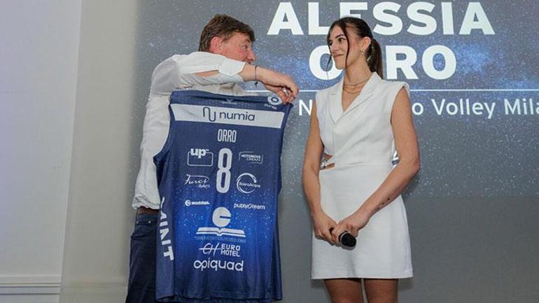 Fenerbahçe'nin yeni transferi Alessia Orro'ya Milano'dan jest! 3 fenerbahcenin yeni transferi alessia orroya milanodan jest 1 uMdDN68A