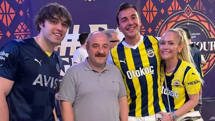 fenomenlerden abu dabide mustafa varankla fenerbahce pozu PWiMrcis