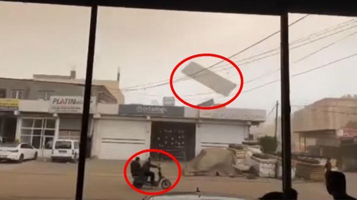 Fırtınada uçan levha tellere çarpıp taraf değiştirdi! Motosikletteki 2 kişi vefattan döndü 1 firtinada ucan levha tellere carpip taraf degistirdi motosikletteki 2 kisi vefattan dondu 86TJiyAJ