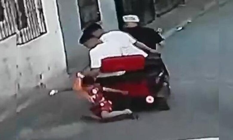 Galatasaray formalı çocuğu sürüklediler! Şoke eden savunma 1 galatasaray formali cocugu suruklediler soke eden savunma S3dBTa4O