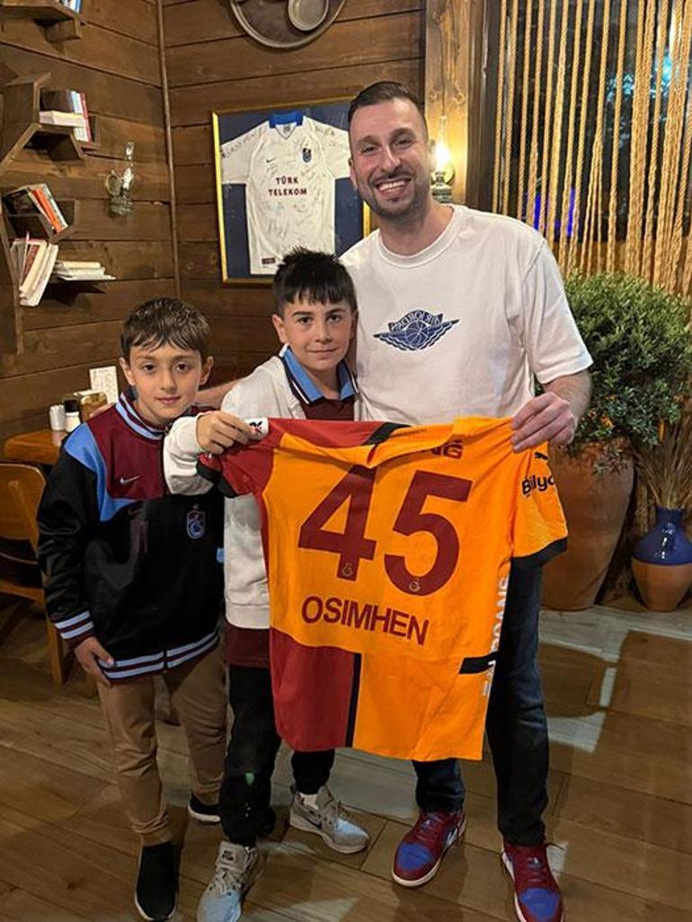 Galatasaray taraftarından Osimhen kampanyası! 2 galatasaray taraftarindan osimhen kampanyasi 0 9zu4tFc5
