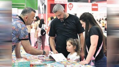 gencler kitap fuarinda bir ortaya geliyor liHM152A
