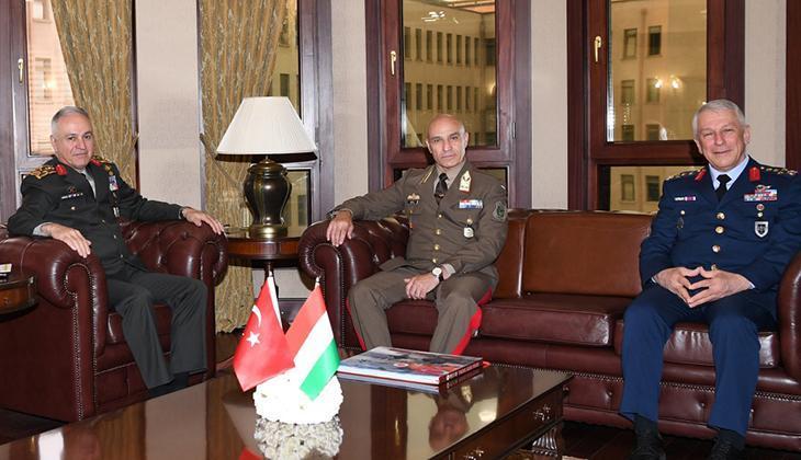 Genelkurmay Başkanı Orgeneral Metin Gürak, Macar kumandanlarla bir ortaya geldi 1 genelkurmay baskani orgeneral metin gurak macar kumandanlarla bir ortaya geldi