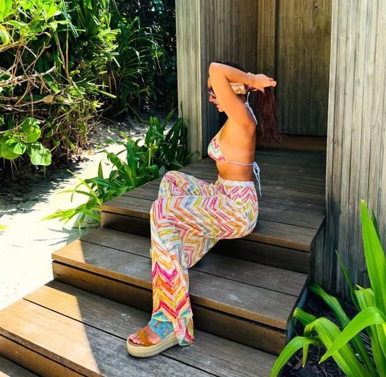 Hadise soluğu Maldivler'de aldı! Bikinili pozlarını Instagram'dan peş peşe paylaştı 4 hadise solugu maldivlerde aldi bikinili pozlarini instagramdan pes pese paylasti 2 VtjCOZMn