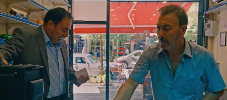 Hakan Yılmaz, babasının vefatını sinema setinde almıştı! O sahneler ortaya çıktı 3 hakan yilmaz babasinin vefatini sinema setinde almisti o sahneler ortaya cikti 1 W4YLmvbZ