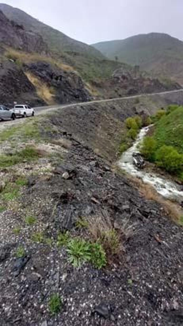 Hakkari'de çalışanları taşıyan minibüs dereye devrildi! 2 meyyit, 3 yaralı 2 hakkaride calisanlari tasiyan minibus dereye devrildi 2 meyyit 3 yarali 0 GbRAtgYQ