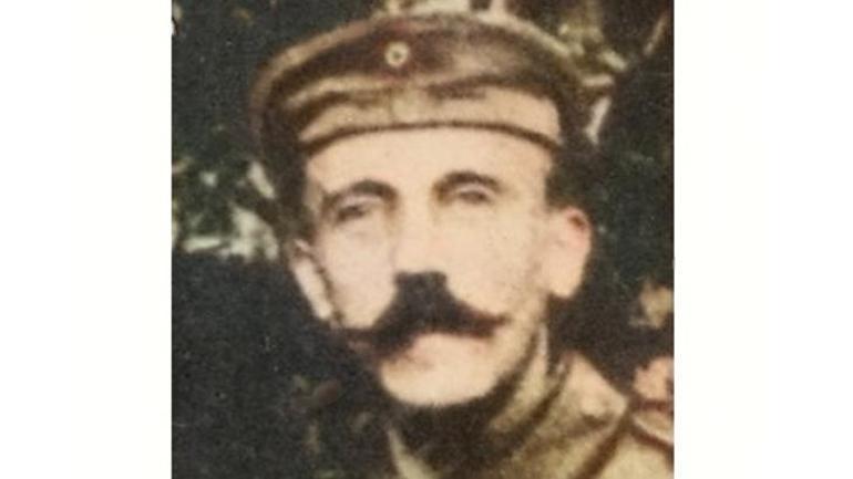 'Hitler bıyığı'nın ardında ne var? Şaşırtan gaz maskesi ayrıntısı: 'Yarığı örtüyordu' 4 hitler biyiginin ardinda ne var sasirtan gaz maskesi ayrintisi yarigi ortuyordu 2 KrKU533B