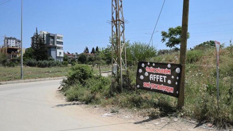 İlçede gizemli afiş! ‘Kesinlikle bunu yapan kişi eşini çok üzmüş’ 2 ilcede gizemli afis kesinlikle bunu yapan kisi esini cok uzmus 0 scdK4vFv