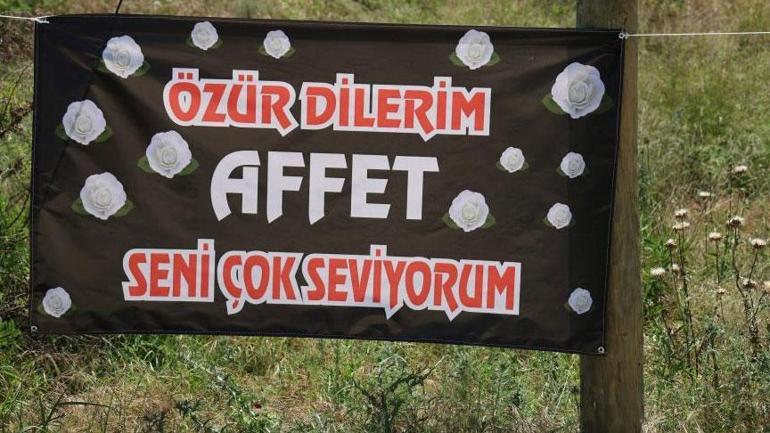 İlçede gizemli afiş! ‘Kesinlikle bunu yapan kişi eşini çok üzmüş’ 3 ilcede gizemli afis kesinlikle bunu yapan kisi esini cok uzmus 1 PU3V6IvH