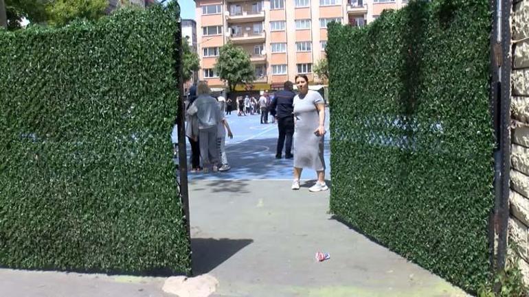 İstanbul'da ilkokulda yangın paniği: Öğrenciler gözyaşlarına boğuldu 3 istanbulda ilkokulda yangin panigi ogrenciler gozyaslarina boguldu 1